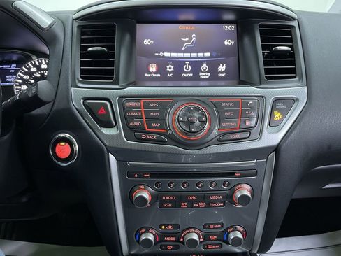 Used 2020 Nissan Pathfinder SL image 24