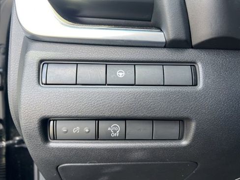 Used 2023 Nissan Rogue SV image 11