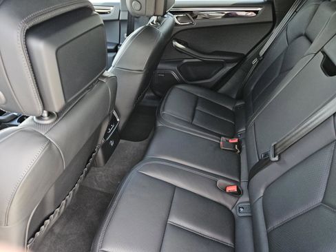 Certified 2026 Porsche Macan image 28