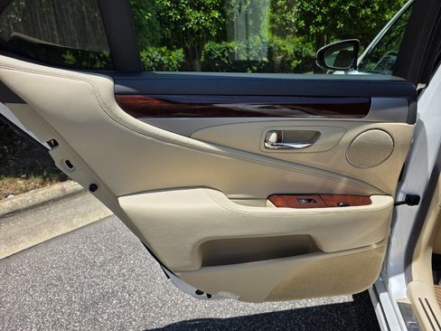 Used 2014 Lexus LS 460 w/ Comfort Package RWD image 30