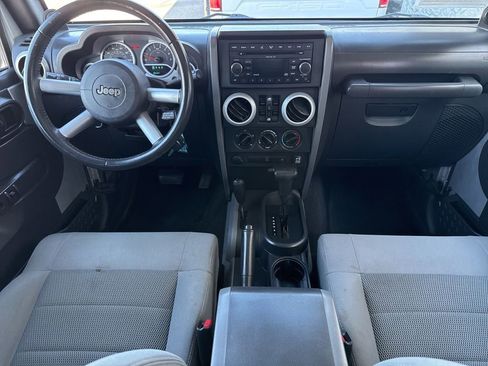 Used 2008 Jeep Wrangler Unlimited Sahara w/ Dual Top Group AWD/4WD image 21