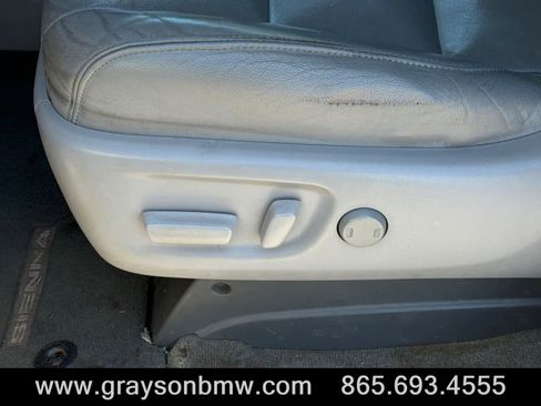 Used 2015 Toyota Sienna XLE w/ XLE Navigation Package FWD image 12