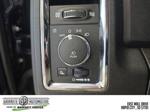 Used 2014 RAM 1500 Laramie w/ Convenience Group AWD/4WD image 30