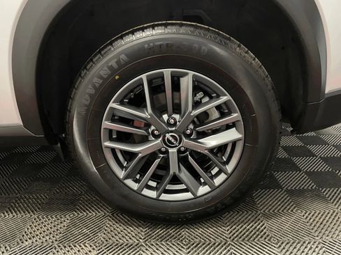 Used 2024 Nissan Rogue S image 11