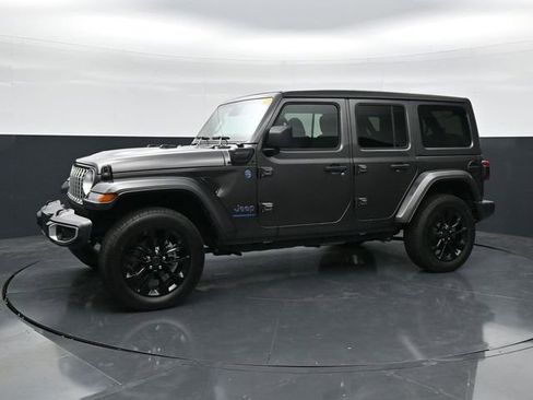 Used 2025 Jeep Wrangler Unlimited Sahara w/ Safety Group AWD/4WD image 6