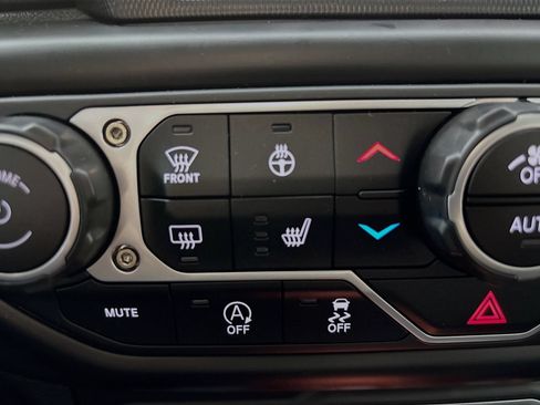 Used 2023 Jeep Gladiator Mojave w/ LED Lighting Group AWD/4WD image 20