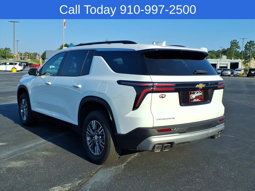 Used 2026 Chevrolet Traverse LT w/ Driver Confidence Package FWD image 4