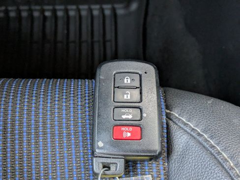 Used 2018 Toyota Corolla SE w/ SE Premium Package FWD image 24