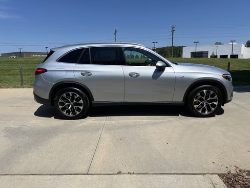 Used 2025 Mercedes-Benz GLC 350e 4MATIC image 10