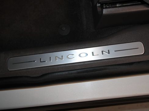 Used 2024 Lincoln Corsair FWD w/ Equipment Group 101A image 7