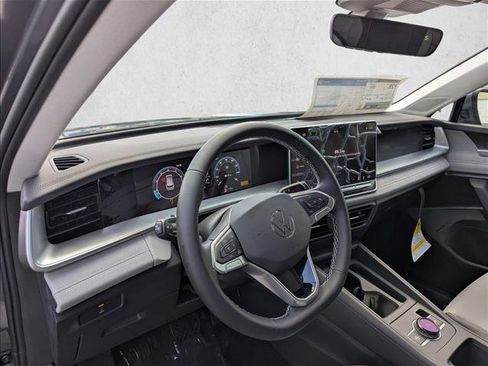 New 2026 Volkswagen Tiguan SE FWD image 12