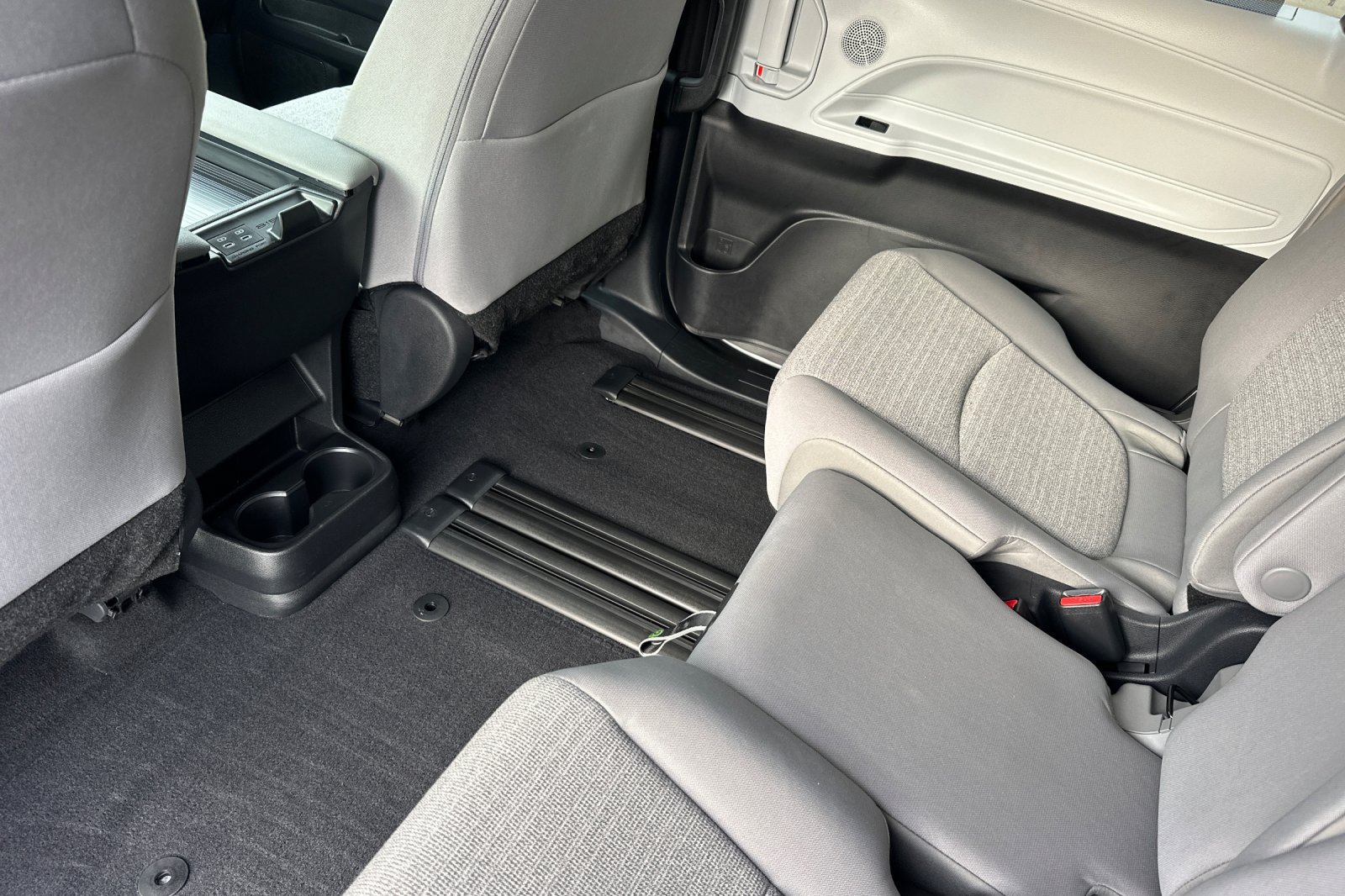 Certified 2026 Toyota Sienna LE FWD image 14