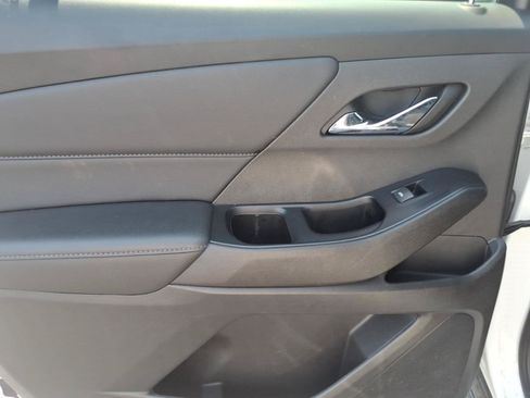 Used 2023 Chevrolet Traverse LT FWD image 13