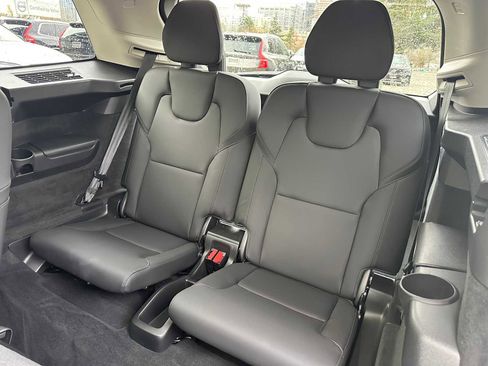 Certified 2025 Volvo XC90 B6 Plus image 17