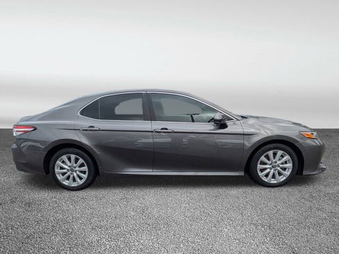Used 2020 Toyota Camry LE image 2
