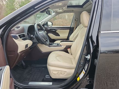Used 2022 Toyota Highlander Limited image 15