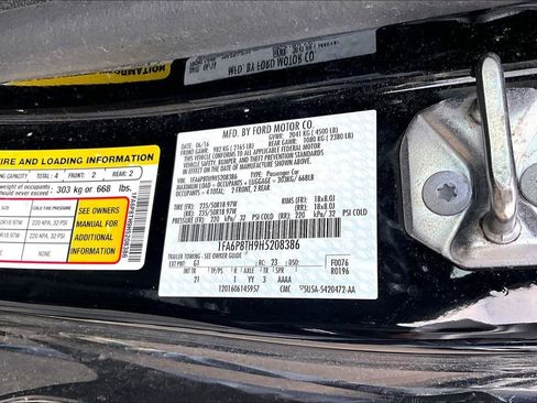 Used 2017 Ford Mustang Coupe image 6