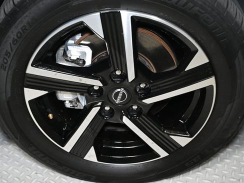 Used 2024 Nissan Sentra SV FWD image 19