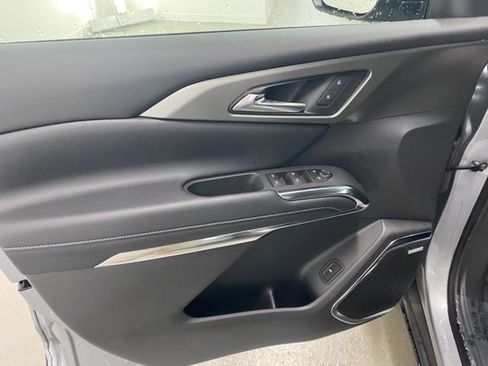 New 2025 Chevrolet Traverse LT w/ Enhanced Driving Package image 11