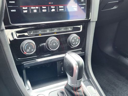Used 2018 Volkswagen GTI SE FWD image 15