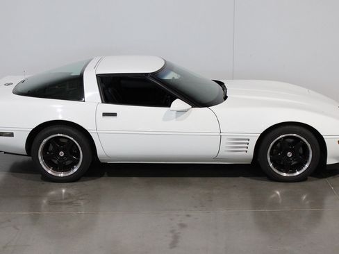 Used 1992 Chevrolet Corvette Coupe RWD image 20