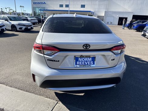 Used 2022 Toyota Corolla LE image 4