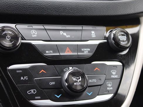 Used 2018 Chrysler Pacifica Touring-L Plus image 46