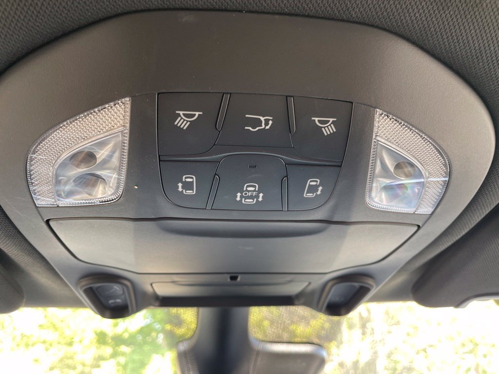 Used 2026 Chrysler Pacifica Limited FWD image 28