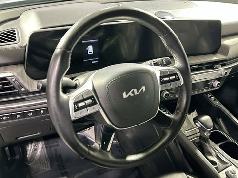 Used 2023 Kia Telluride EX w/ EX Captain's Chair Package image 18
