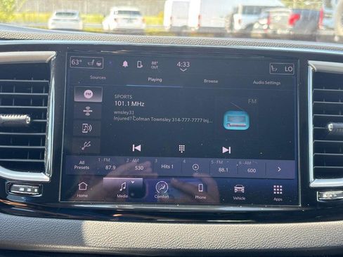 Used 2024 Chrysler Pacifica Touring-L FWD image 23