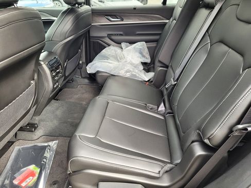 New 2025 Jeep Grand Cherokee L Limited w/ Luxury Tech Group II image 8