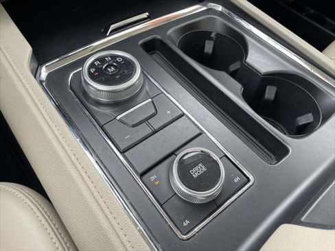 Used 2022 Ford Expedition Max XLT image 30