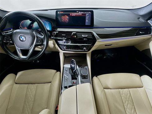 Used 2021 BMW 530i w/ Premium Package image 16