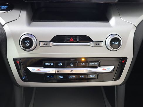 Used 2023 Ford Explorer XLT w/ Equipment Group 202A image 18