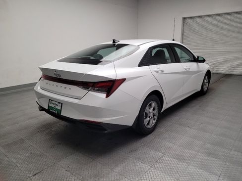 Used 2022 Hyundai Elantra SE FWD image 9