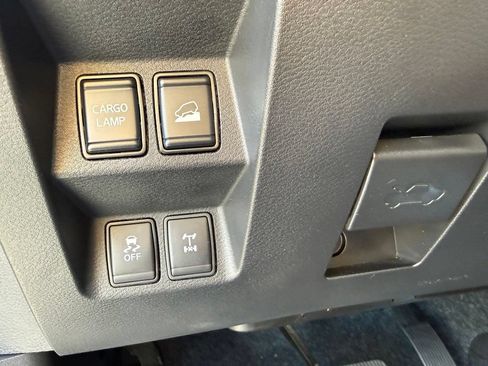 Used 2025 Nissan Frontier PRO-4X AWD/4WD image 16