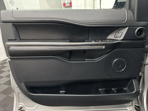 Used 2021 Ford Expedition XLT image 16