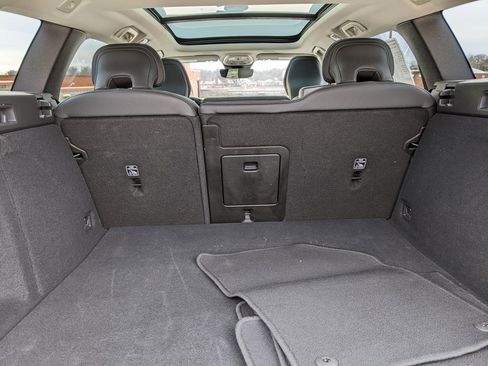 Used 2025 Volvo V60 B5 Cross Country Plus image 27