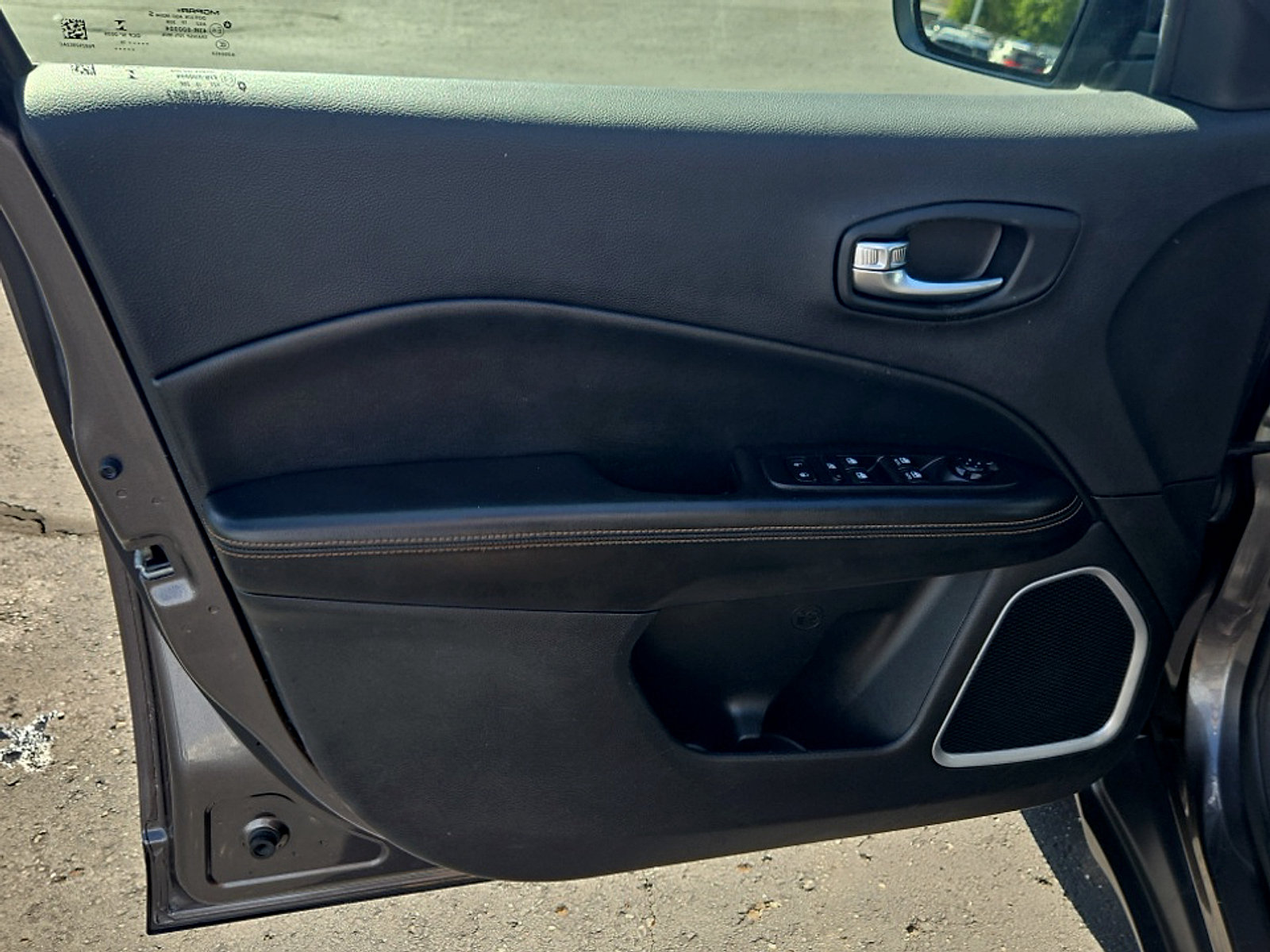Used 2019 Jeep Compass Limited FWD image 10