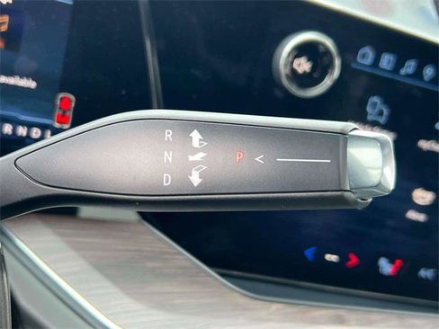 Used 2025 Chevrolet Suburban LT w/ Comfort Package image 21