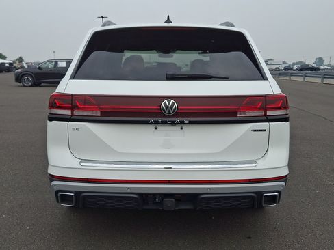 Used 2024 Volkswagen Atlas Peak Edition SE AWD/4WD image 5