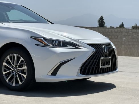 Certified 2024 Lexus ES 350 w/ Accessory Package (Z2) FWD image 3