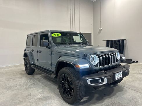 Certified 2025 Jeep Wrangler Unlimited Sahara AWD/4WD image 4