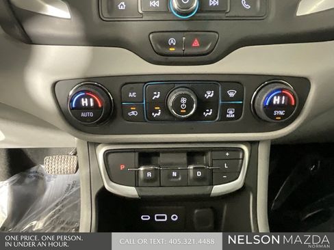 Used 2023 GMC Terrain SLE w/ Driver Convenience Package image 35