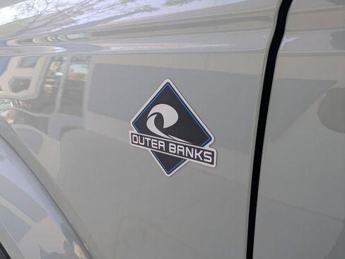 Used 2024 Ford Bronco Outer Banks AWD/4WD image 9