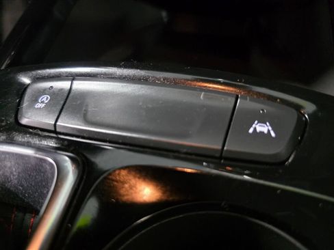 Used 2024 Chevrolet Trax RS w/ Sunroof Package FWD image 17