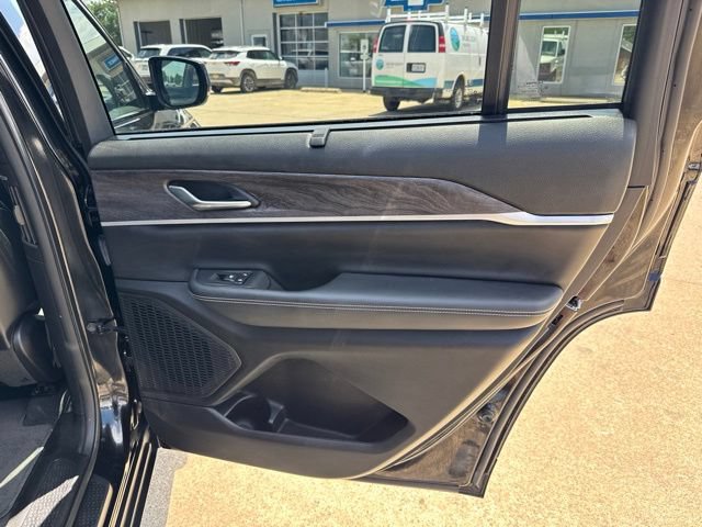 Used 2023 Jeep Grand Cherokee L Limited w/ Luxury Tech Group II AWD/4WD image 25