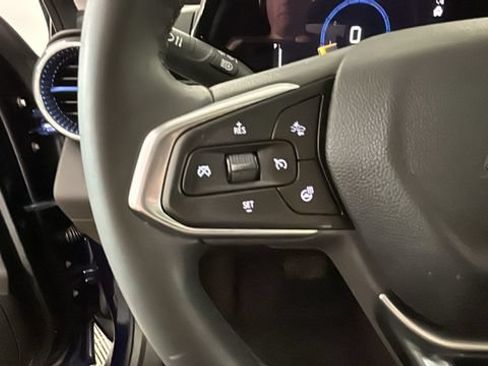Used 2024 Chevrolet Trax LT w/ Sunroof Package FWD image 15