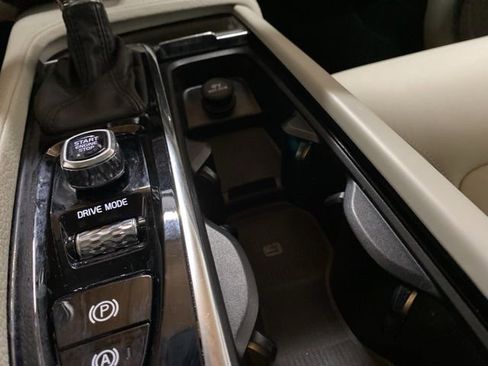 Used 2018 Volvo XC90 T6 Momentum w/ Convenience Package AWD/4WD image 52