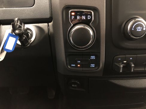 Used 2017 RAM 1500 Express image 17